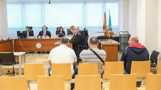 Aceptan dos años de prisión en Elche por robar 150.000 euros de seis cajeros con camiones grúa