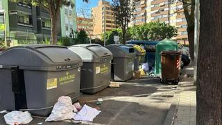 Multa de 2.500 euros a un vecino de Santa Cruz por dejar la basura fuera de un contenedor vacío