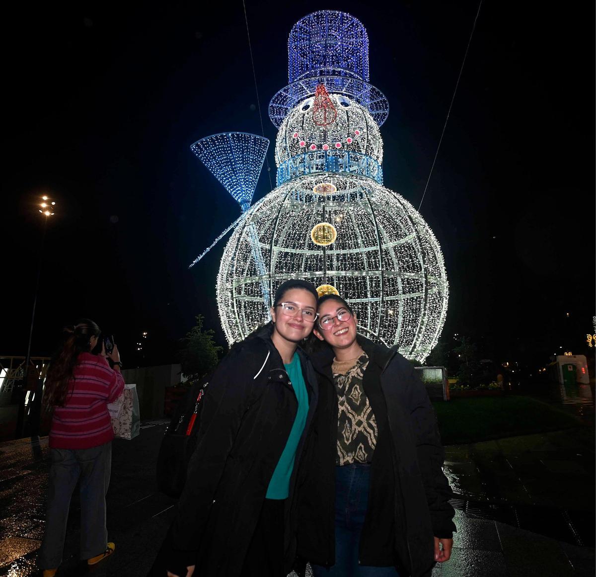 Vigo enciende la Navidad más grande de su historia ante miles de personas