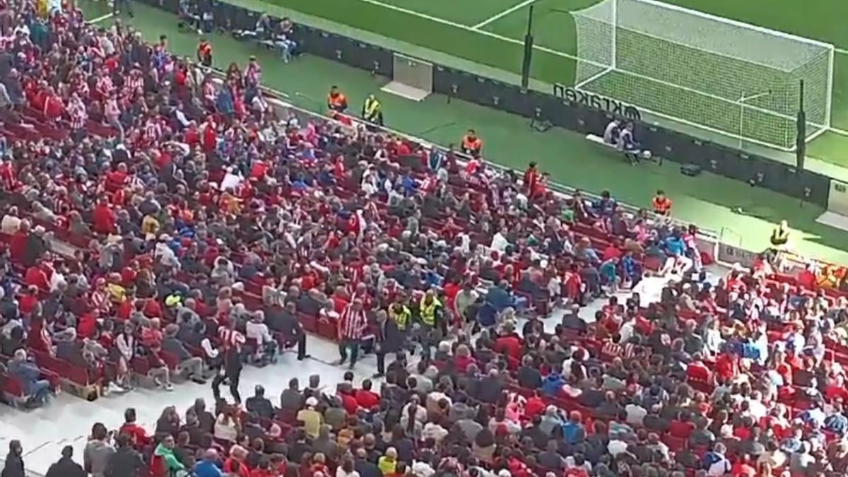 La marea amarilla en el Metropolitano: "¡Torrente cómprate un peine!"