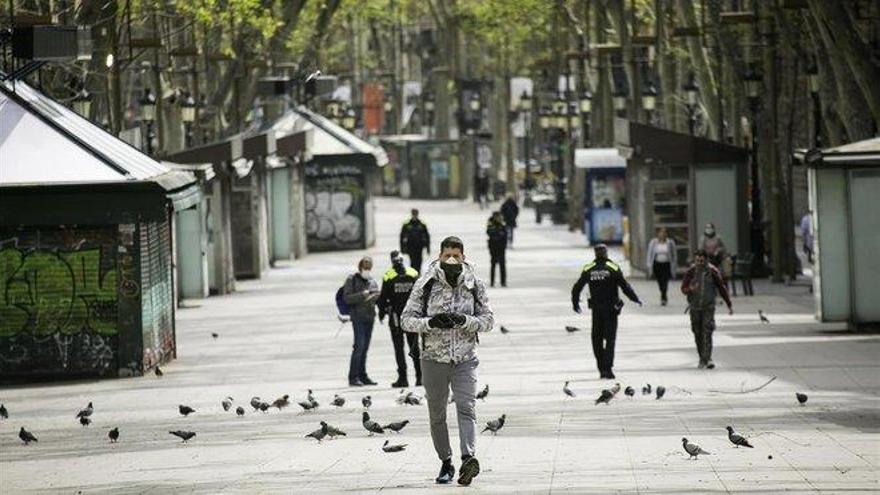 La mitad de los españoles dan por perdido el verano y no viajarán por turismo