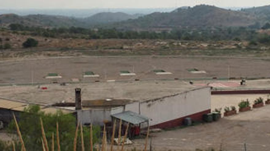 Riba-roja prohíbe la suelta de pichones y animales vivos en el campo de tiro