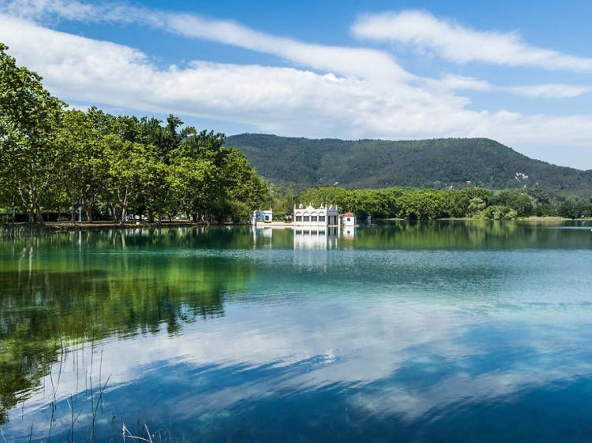 La temperatura de l’aigua de l’estany de Banyoles arriba als 30 graus