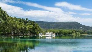 La temperatura de l’aigua de l’estany de Banyoles arriba als 30 graus