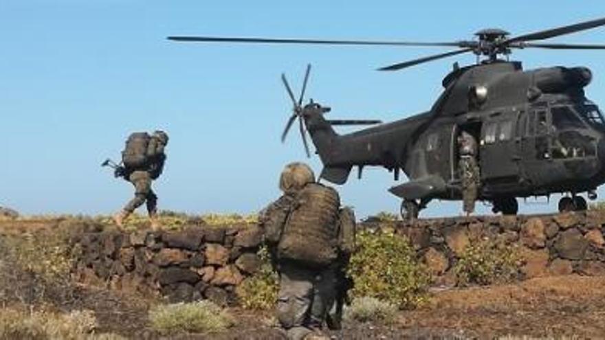 Militares durante una maniobra anterior en Canarias.