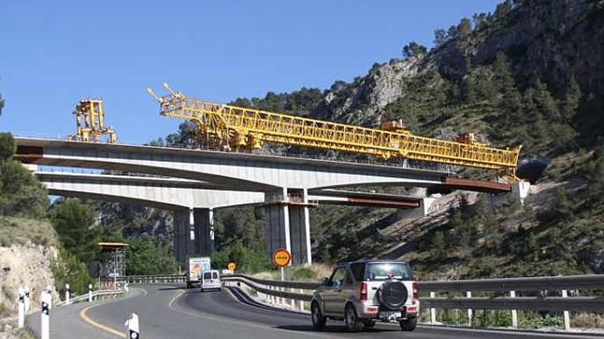 Los trabajos del Barranc de la Batalla se están centrando en los puentes.