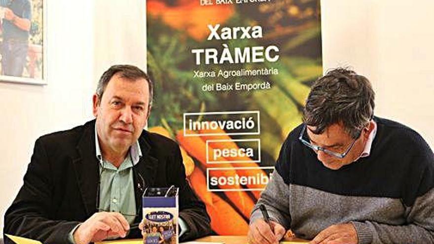 Signatura del conveni de la Xarxa Tràmec, el dimarts.