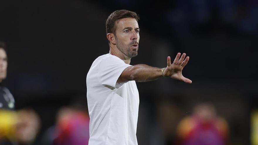 Luis García Fernández, en la banda técnica local, ante el Albacete en el Gran Canaria.