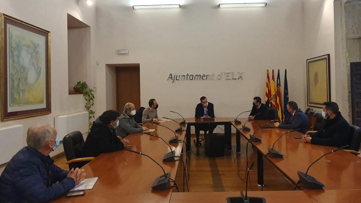 Un momento de la reunión en el Ayuntamiento de Elche con los empresarios del polígono industrial de Carrús