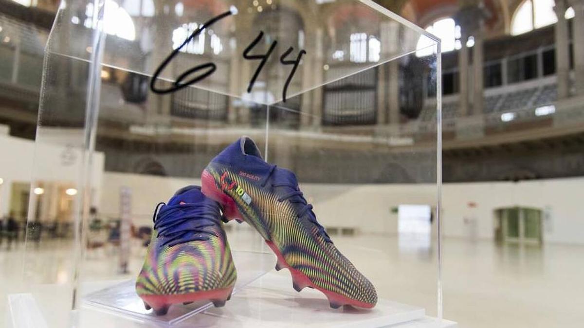 Las botas Adidas de 'récord' de Leo Messi se han subastado por 125.000 libras