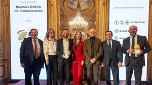 De izquierda a derecha: Juan de Dios Gálvez, presidente de ANEO (Asociación Nacional de Empresas de Aceite de Orujo de Oliva); Carmen Cristina de Toro Navero, directora general de Industrias, Innovación y Cadena Agroalimentaria de la Consejería de Agricultura de la Junta de Andalucía; Pablo Gallén Ortega, redactor en El Periódico y Activos; Alicia Vives Gutiérrez, directora general de ORIVA; José Miguel Herrero Velasco, director general de la Industria Alimentaria del Ministerio de Agricultura, Pesca y Alimentación; José Luis Maestro Sánchez-Cano, presidente de ORIVA y Juan Esteban Poveda Sánchez, delegado en Andalucía en el diario económico El Economista