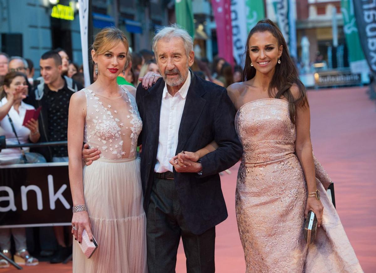 Marta Hazas, José Sacristán y Paula Echevarría en la presentación de 'Velvet Colección' en el Festval de Vitoria