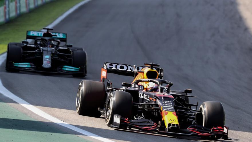 Verstappen y Hamilton prolongan su pulso en Catar