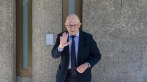 Archivo - El exministro de Hacienda Cristóbal Montoro a su llegada a la capilla ardiente del exministro Josep Piqué, en el Tanatorio M-30, a 7 de abril de 2023, en Madrid (España). El exministro del Gobierno de Aznar, Josep Piqué, falleció ayer jueves, 6