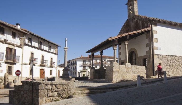 Hermita de humilladero, en el centro del pueblo.