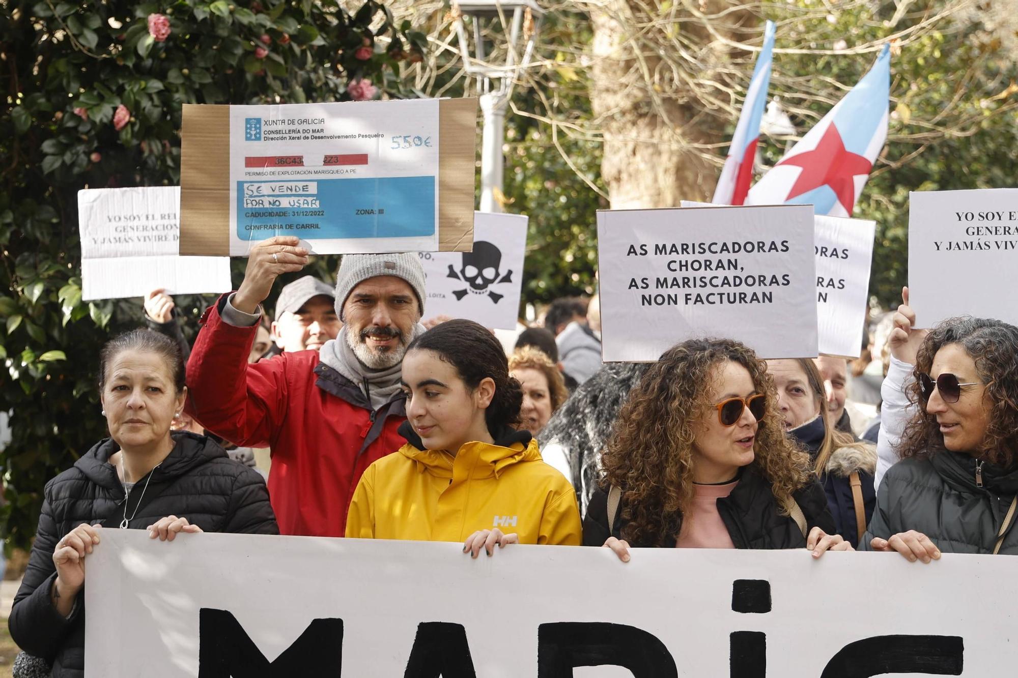 FOTOGALERÍA | Multitudinaria manifestación en Santiago contra la gestión del vertido de pélets