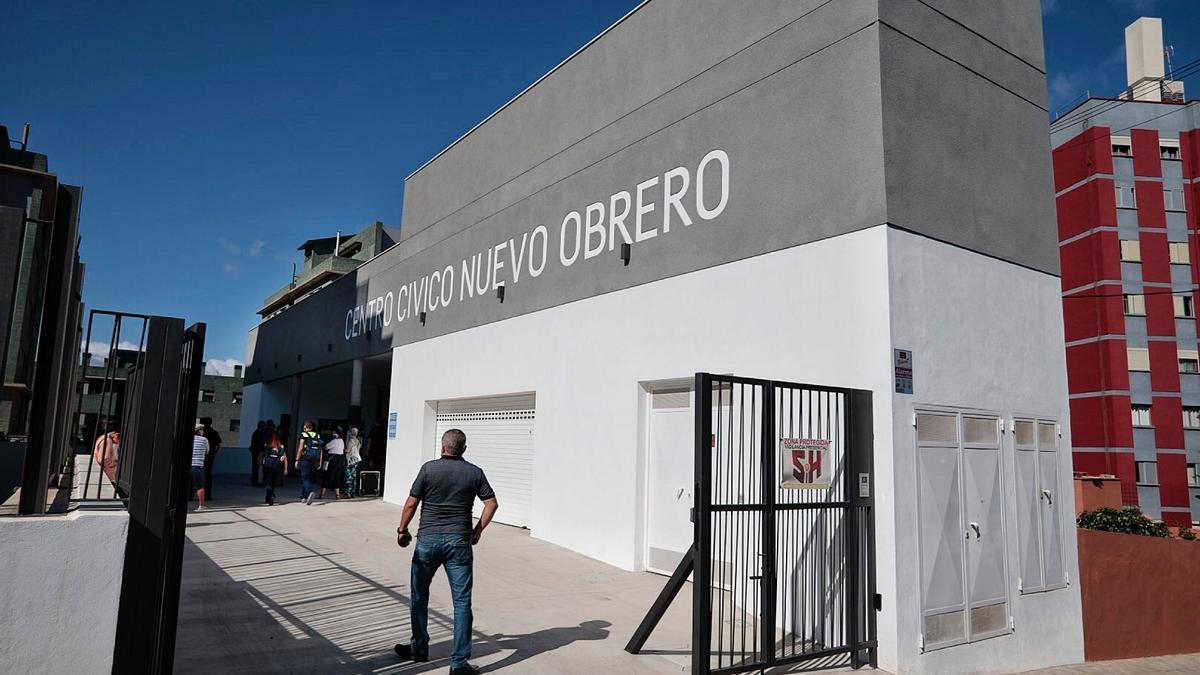 Exterior del Centro Cívico Nuevo Obrero, en Ofra.