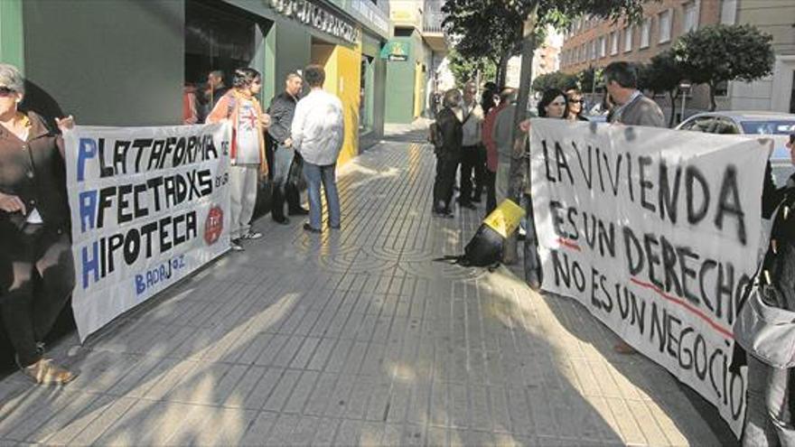 Las desavenencias PSOE-Podemos dejan en el aire la ley de emergencia de la vivienda de Extremadura