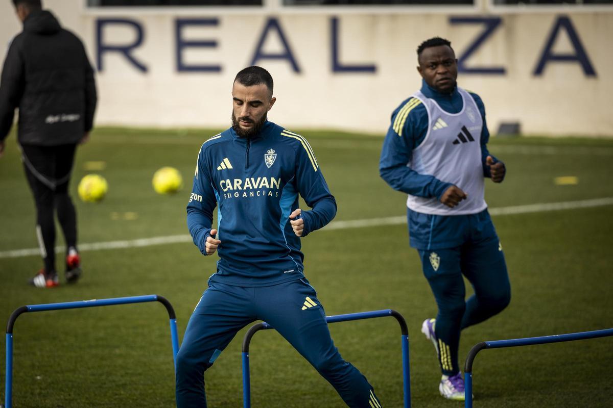 Rober González y Agada, en un entrenamiento del Real Zaragoza.