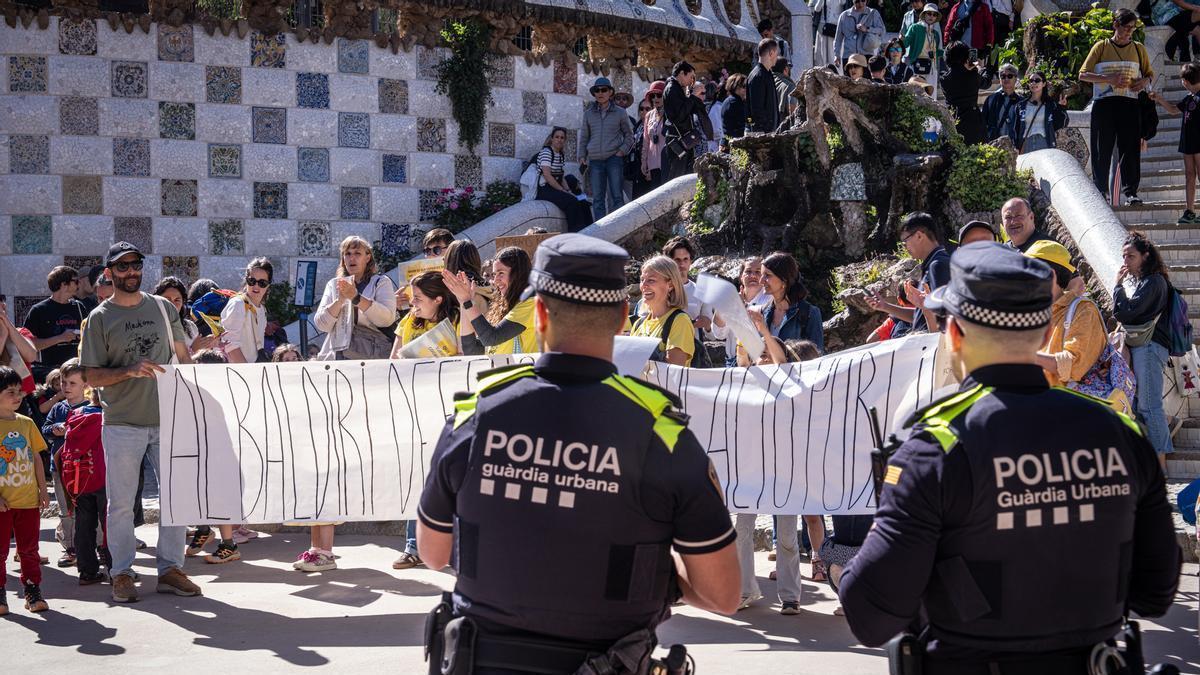 Famílies de l'escola Baldiri Reixac es concentraran davant del drac del Park Güell juntament amb alumnes i professors en una acció conjunta per donar suport a les mobilitzacions d'aquest mes.