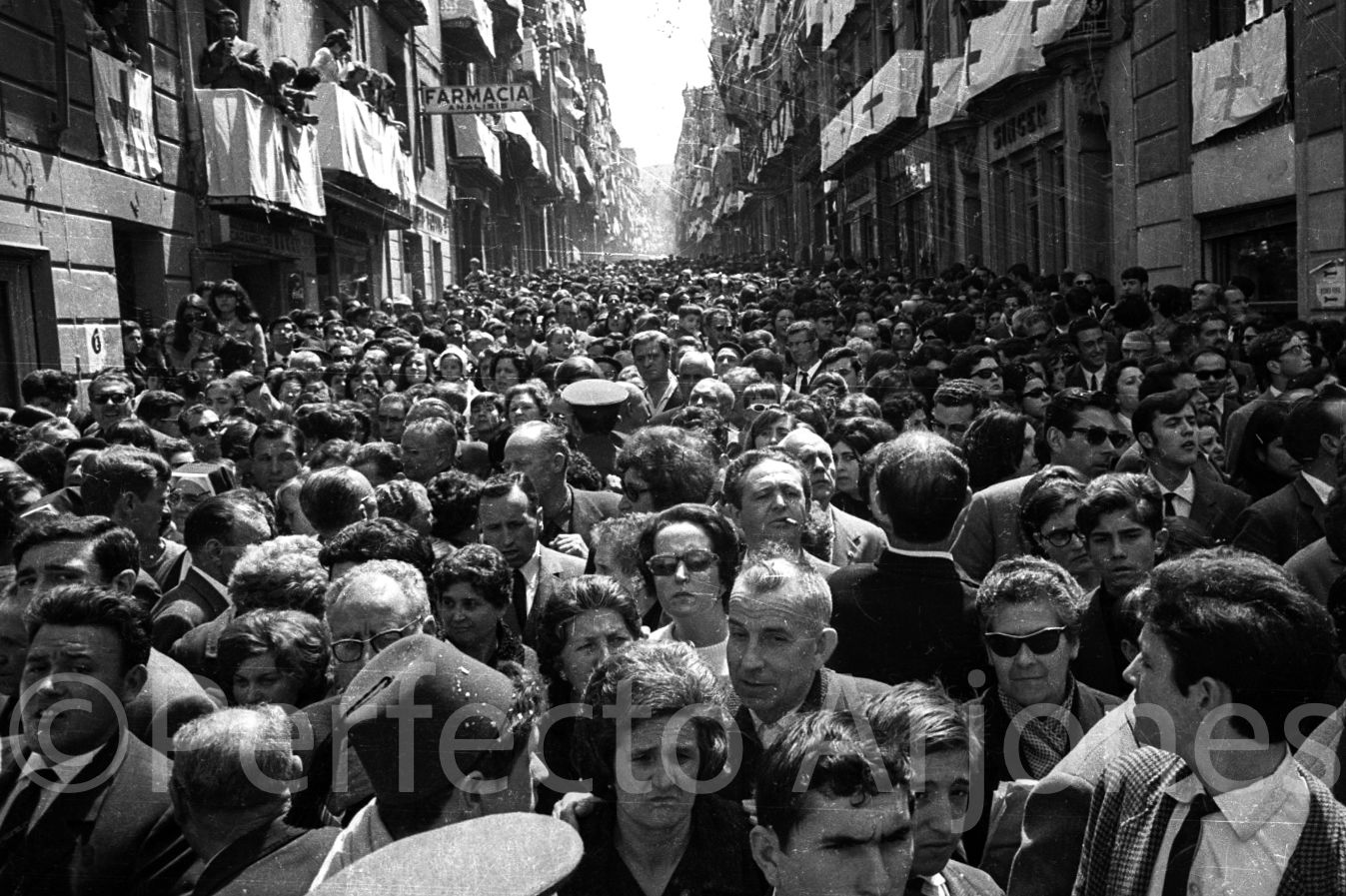 El otro punto de vista de Perfecto Arjones en las fiestas de los Moros y Cristianos de Alcoy en los años 60 y 70.