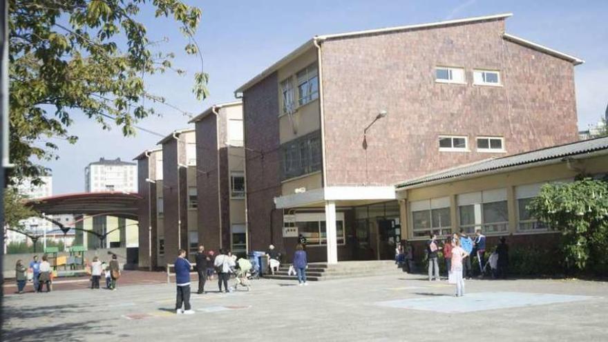 La entrada del colegio Ramón de la Sagra, ayer.