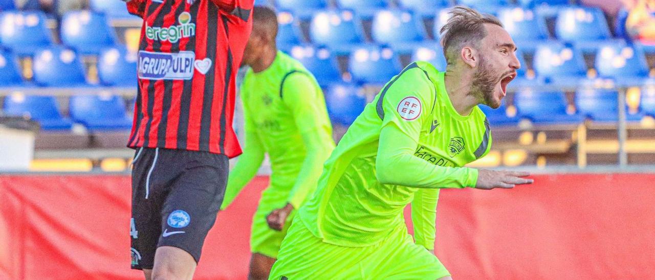 Cristian Herrera celebra el gol con el que adelantó al Intercity. | CF INTERCITY