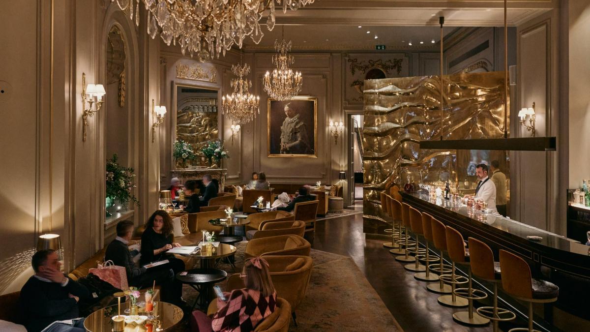 La barra de Pictura acoge una noche de alta coctelería donde los sabores tropicales de 26 Cocktail Room dialogan con la elegancia del Ritz.
