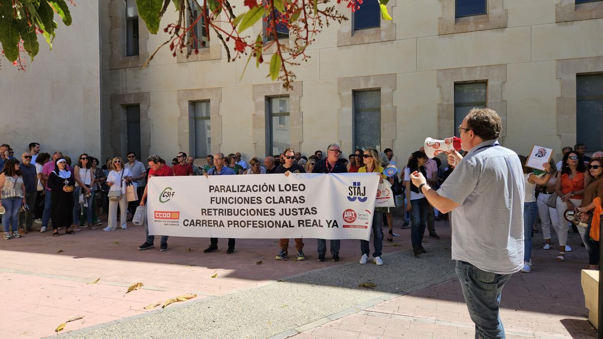 Protesta celebrada en el Palacio de Justicia de Alicante este miércoles.