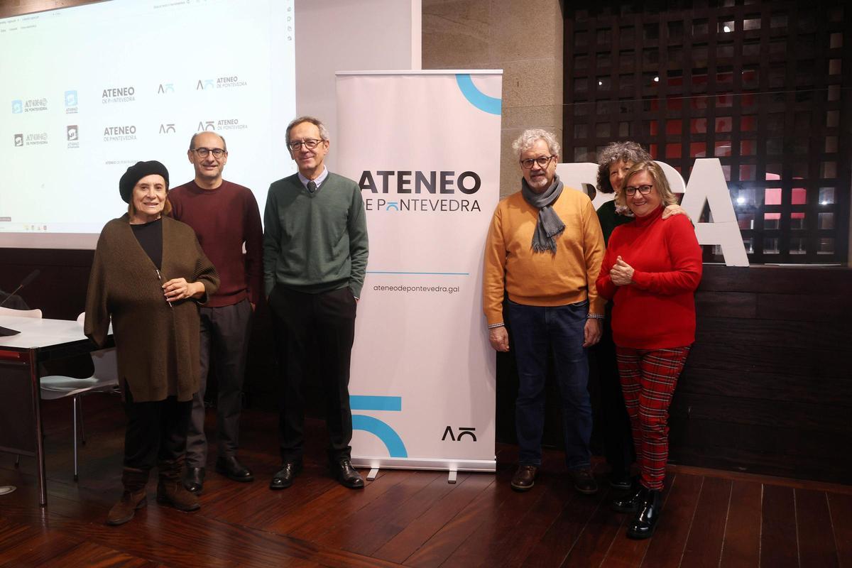 La nueva junta directiva presentó ayer en la Casa das Campás el logo, la web y las actividades para este trimestre.