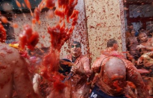 BATALLA DE TOMATAZOS CON M?S "MUNICI?N" DE LA HISTORIA DE BU?OL