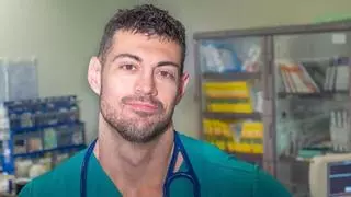 El truco del cardiólogo José Abellán para vencer el insomnio: "No te acuestes ni adoptes la posición de tumbado durante el día"