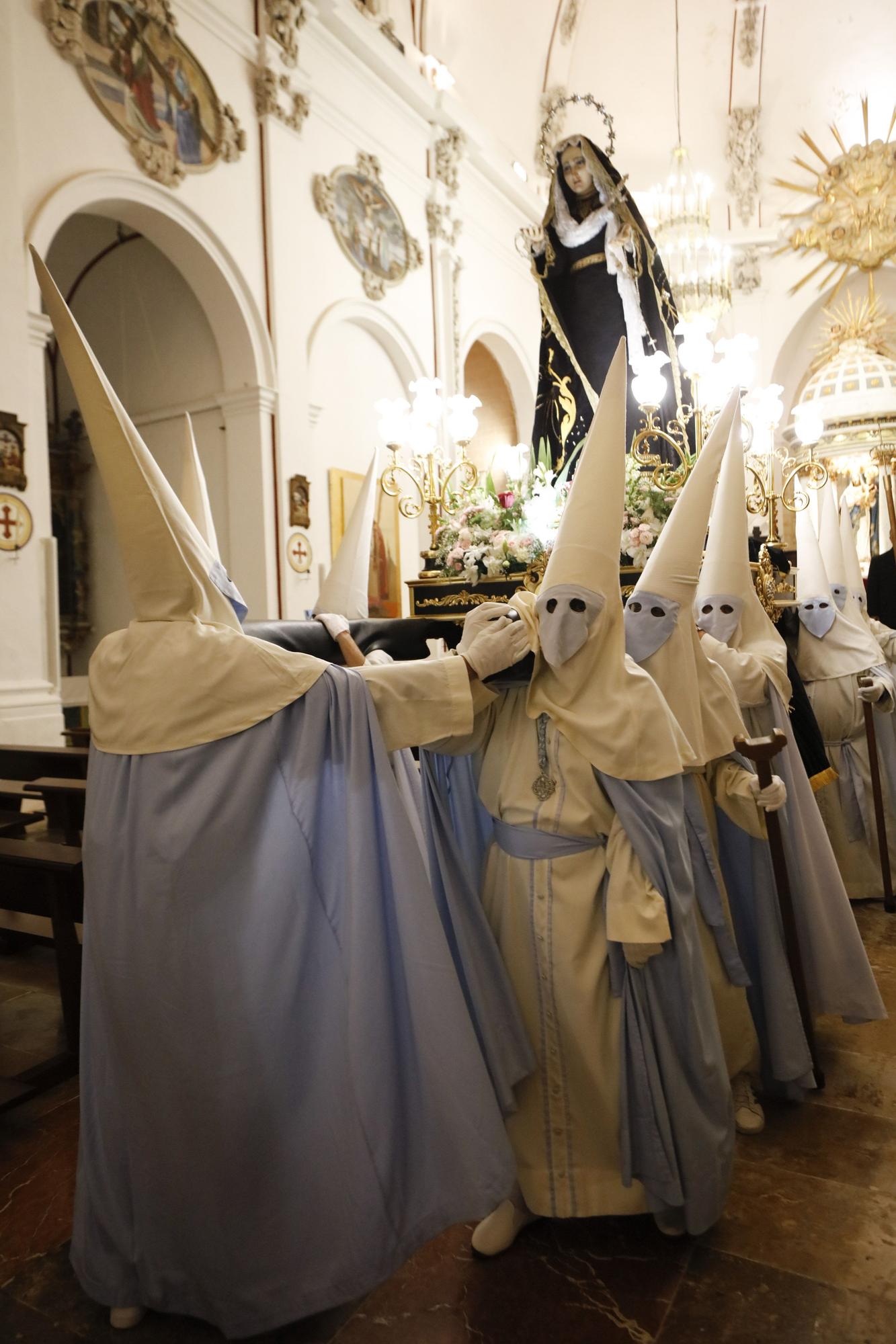 Mira aquí todas las fotos de la procesión del Viernes de Dolores en Ibiza