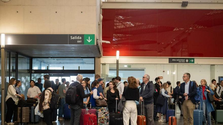 Incertidumbre y dudas entre los viajeros de Zaragoza a Madrid y Andalucía