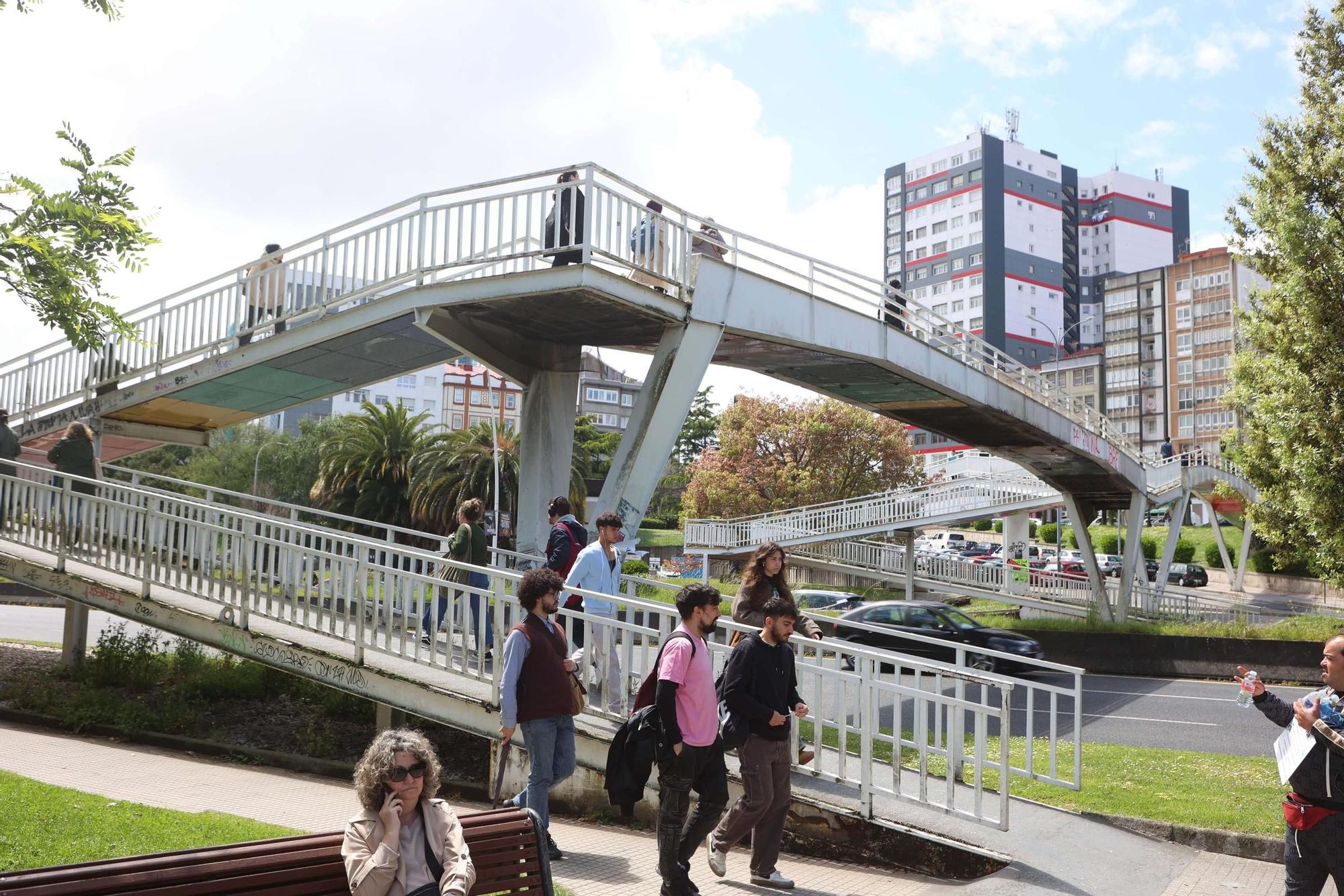 El Concello de A Coruña detecta "daños estructurales" en la pasarela entre las estaciones