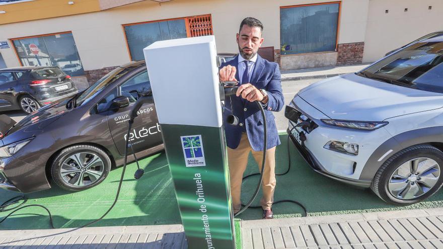 Fomento creará una red de recarga de coches eléctricos en las carreteras