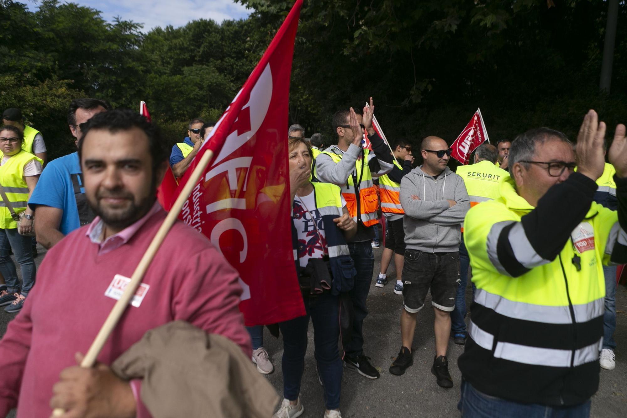 Los trabajadores de Saint-Gobain salen a la calle para frenar los despidos en Avilés