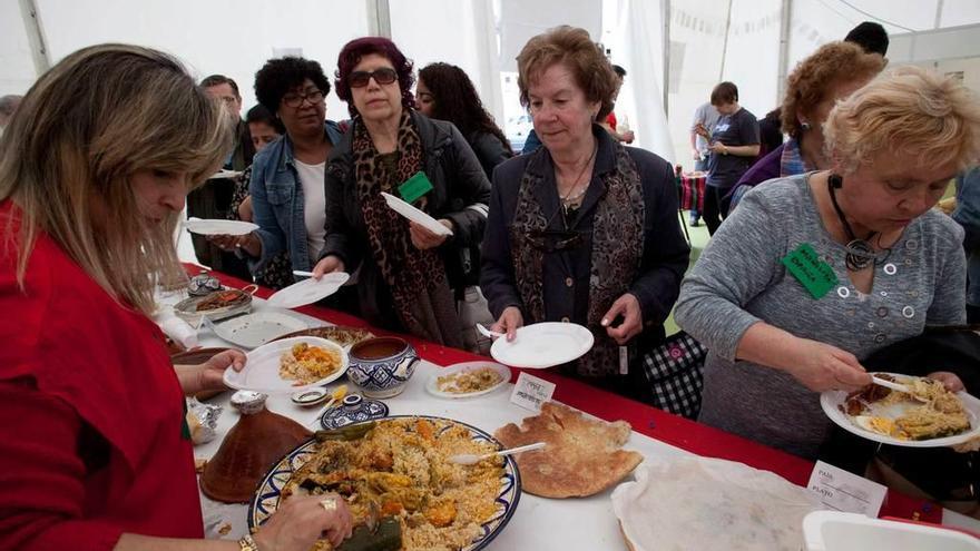 La degustación de platos internacionales organizada por &quot;Intervalo&quot;.