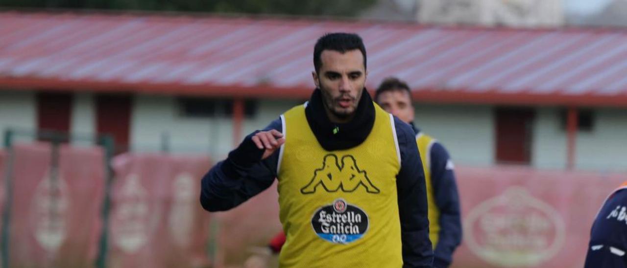 El tinerfeño Iriome, en el entrenamiento de ayer con el Lugo.