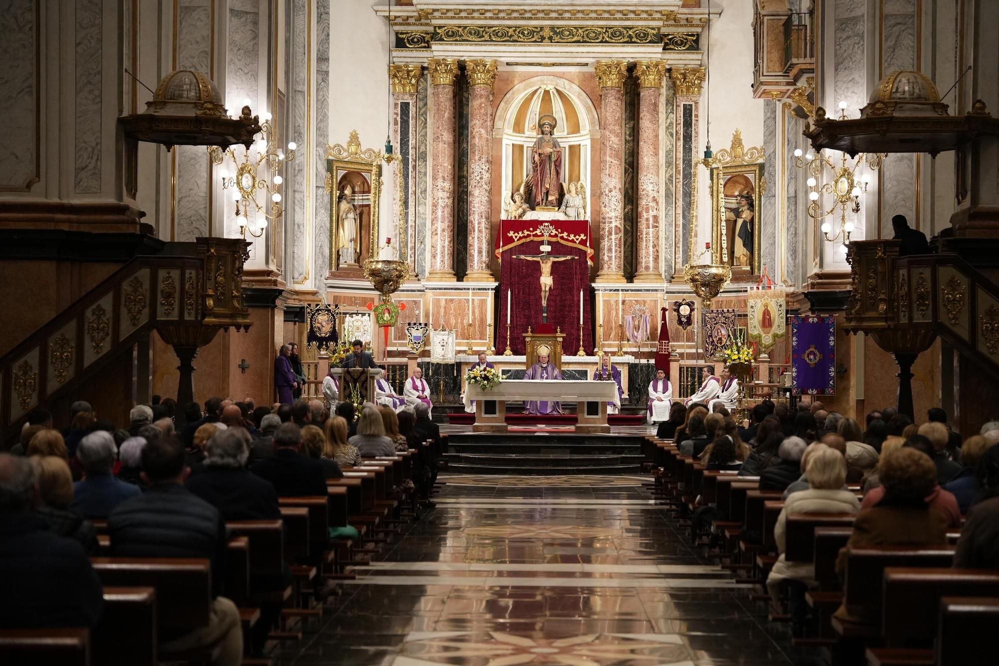 Las fotos de la misa para conmemorar el 50º aniversario de la Junta Central de Semana Santa de Vila-real