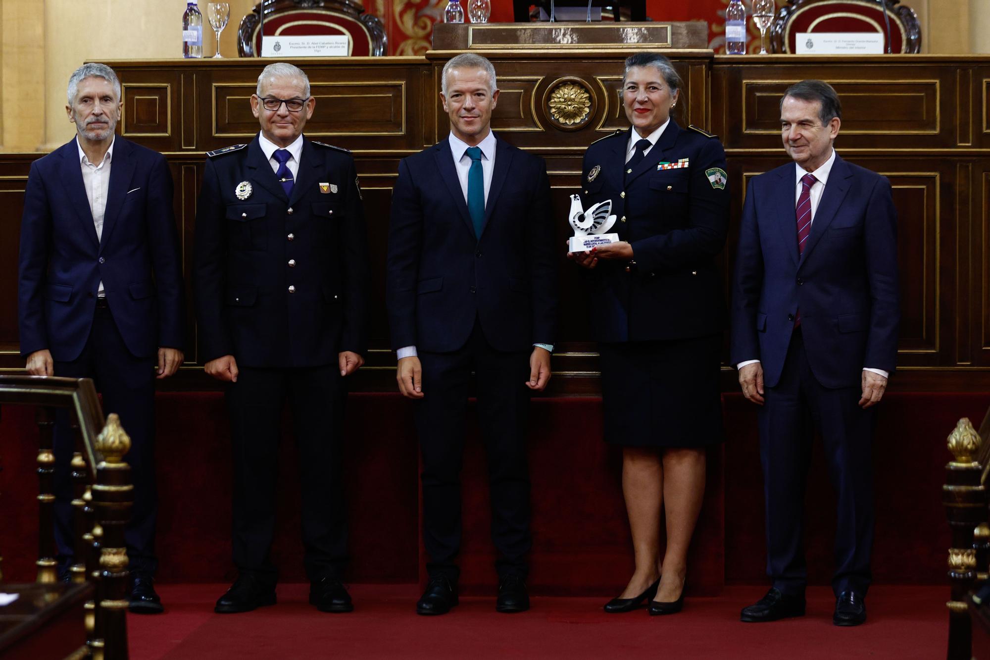 Abel Caballero, como presidente de la FEMP, participa en el homenaje a las fuerzas de seguridad del Estado