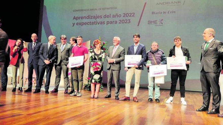 Álvaro Carbajo Calvo, con su premio. | Cedida