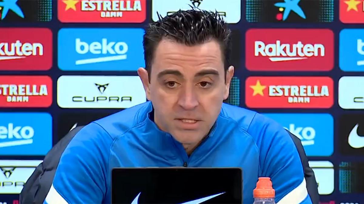 Xavi, durante una rueda de prensa