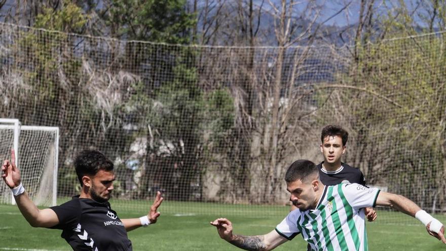 La jornada en Tercera | El Córdoba B rompe su racha y se impone al Atlético Central y el Lucena empata con el San Roque de Lepe