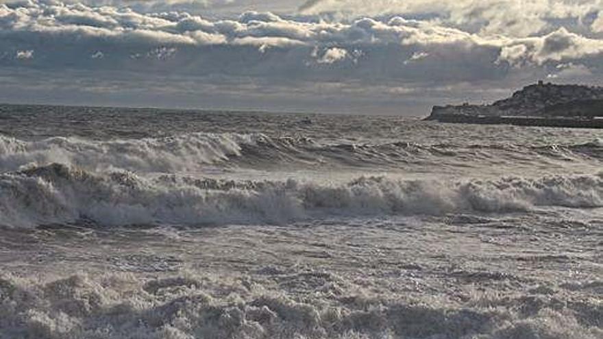 Onades de més de dos metres a la costa empordanesa