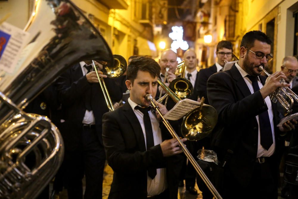 Varios momentos de la procesión que se celebró en honor al apóstol en Benidorm.