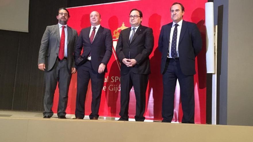 Por la izquierda, Fernando Losada, Javier Martínez, Javier Fernández y Ramón de Santiago, antes de la junta.