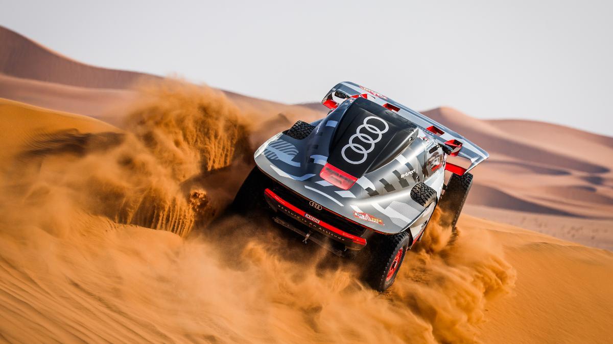Carlos Sainz y Lucas Cruz, a bordo del Audi en la etapa maratón del Empty Quarter