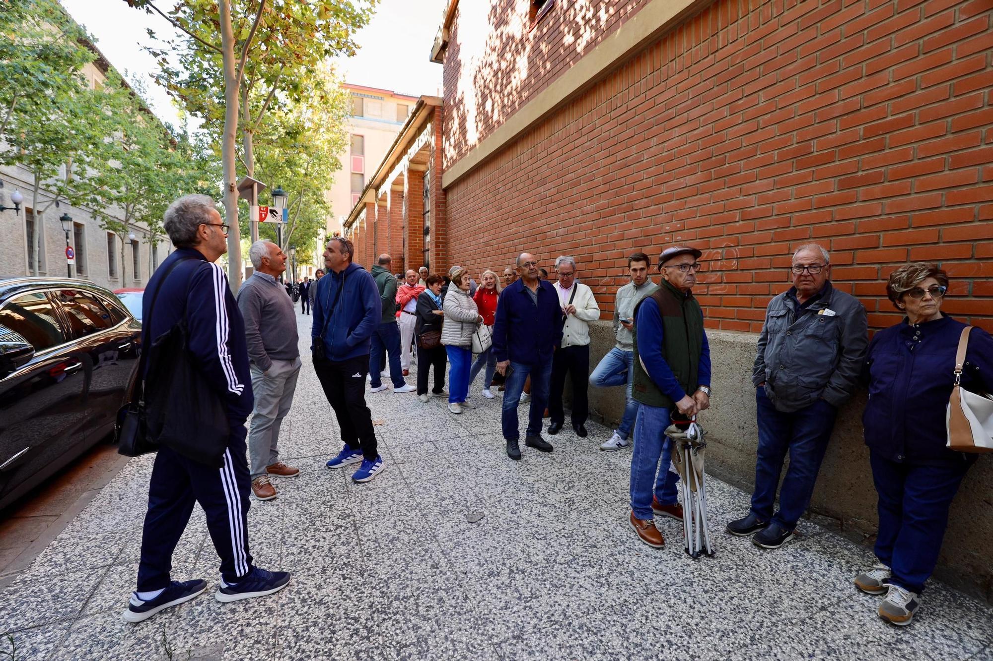 Largas filas para los abonos de la Feria taurina del Pilar