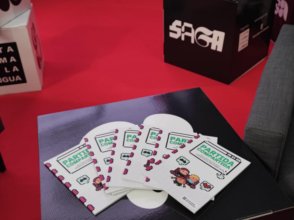 Material informatiu de la guia 'Partida Compartida: Guia per a gaudir dels videojocs en família'